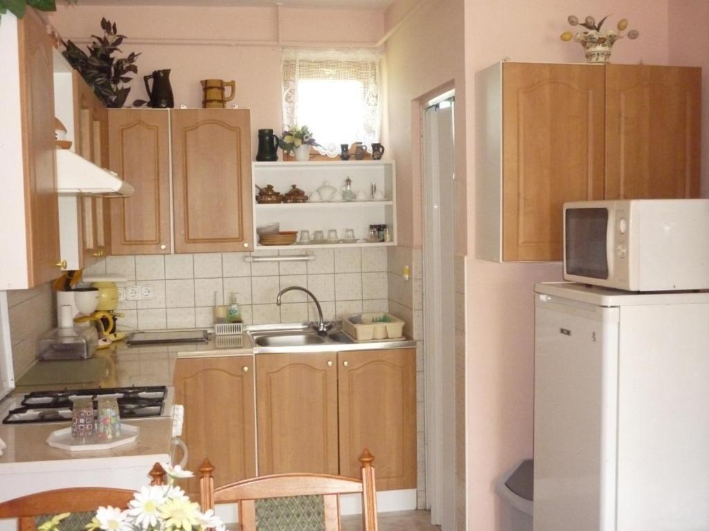 Barbara Apartmanhaz Kehidakustány Екстериор снимка