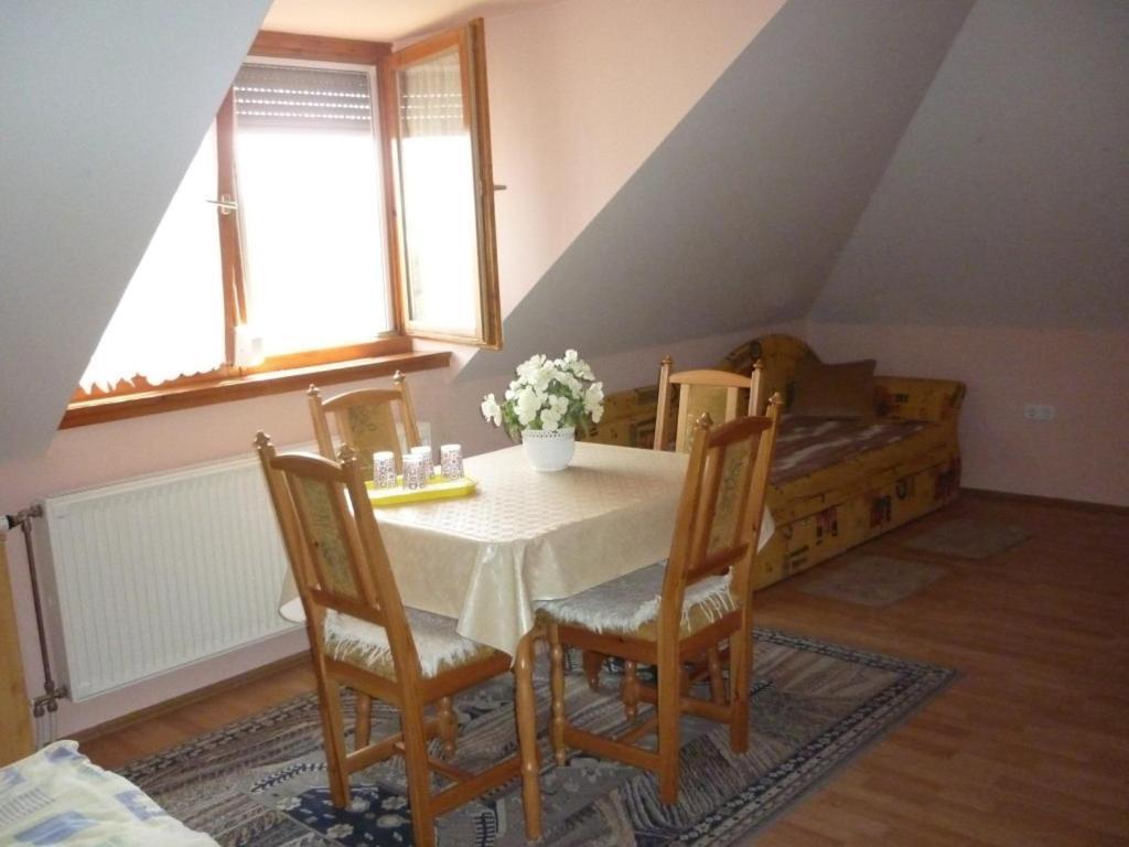 Barbara Apartmanhaz Kehidakustány Екстериор снимка